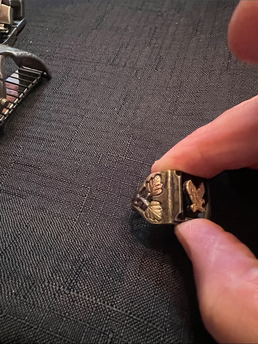 Men's Black Onyx Eagle Crest Signet Ring - Picture 3 of 5
